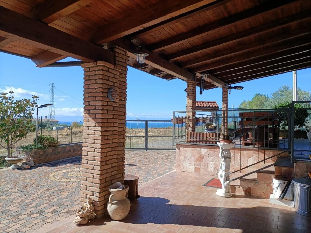 La Taverna Di Angela Amendolara Exterior foto